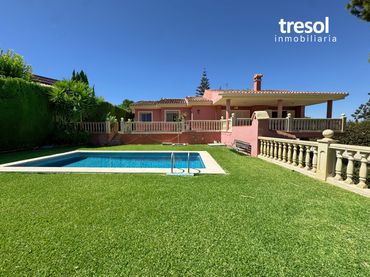 Xalet amb piscina en venda a Manantiales - Lagar - Cortijo