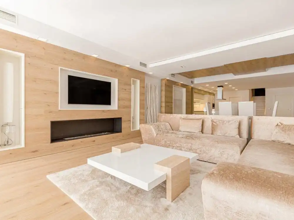 Wohnzimmer von Erdgeschoss zur Miete in Marbella mit Klimaanlage, Privatgarten und Terrasse