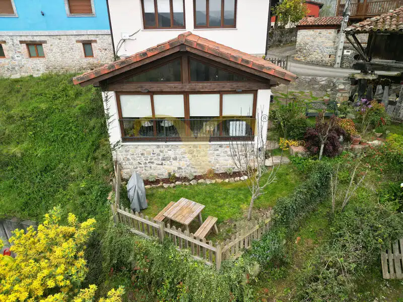 Jardí de Casa o xalet en venda en Cangas de Onís amb Calefacció, Jardí privat i Terrassa