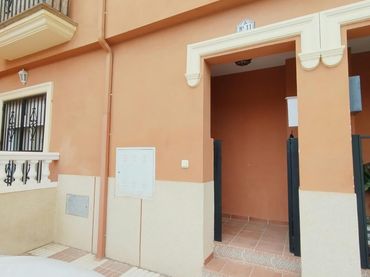 Reihenhaus mit Balkon zur Miete in Urbanizacion BERMEJALES LOS