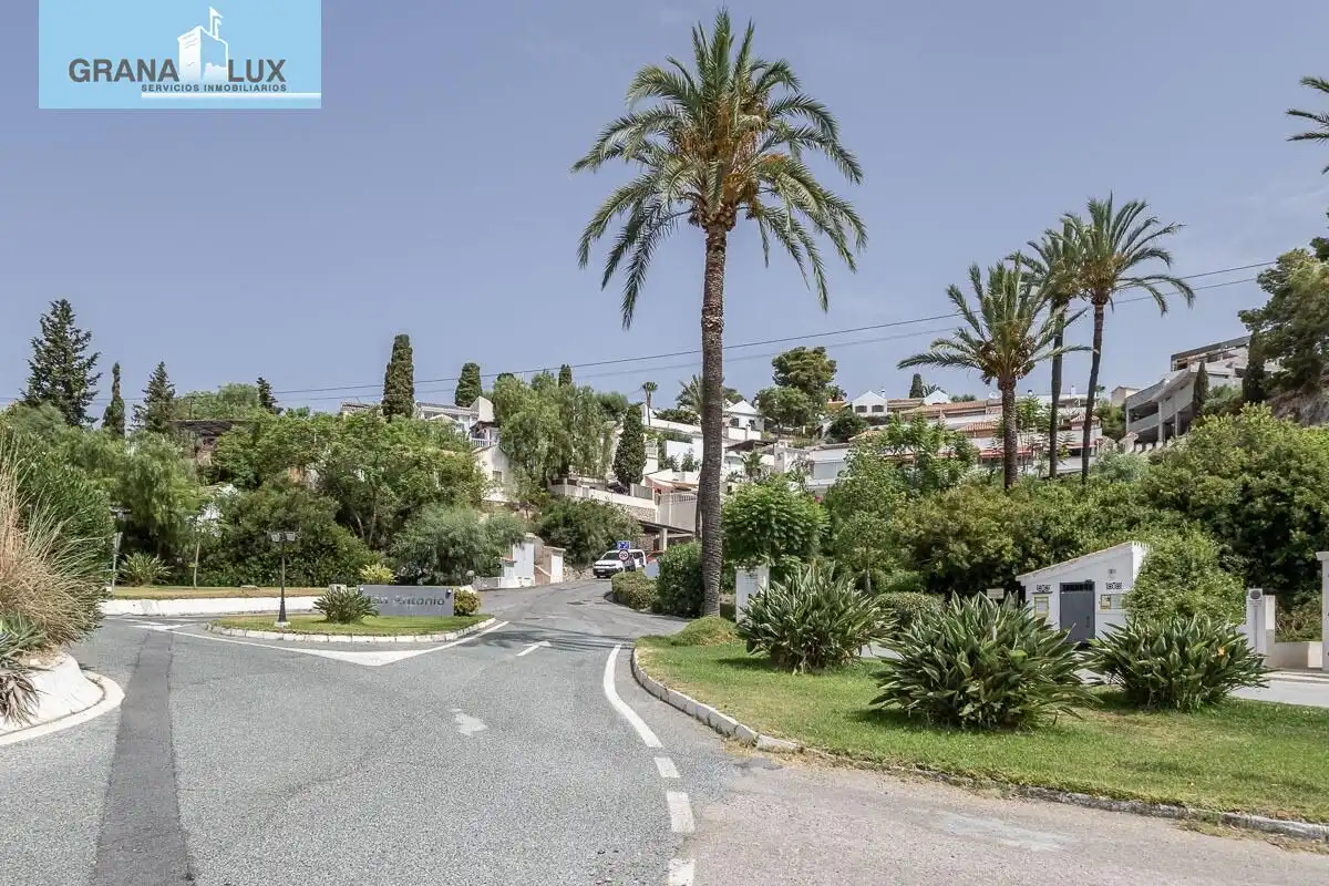 Vista exterior de Casa o xalet en venda en Almuñécar amb Terrassa