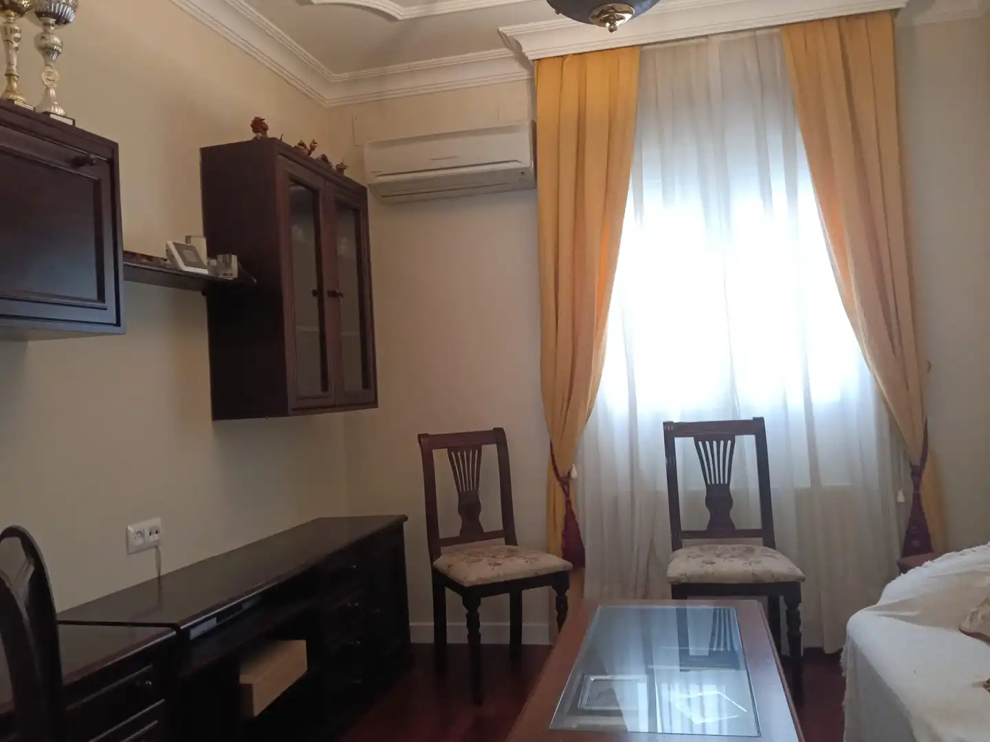 Living room of Flat for rent in Almendralejo  with Air Conditioner, Heating and Parquet flooring