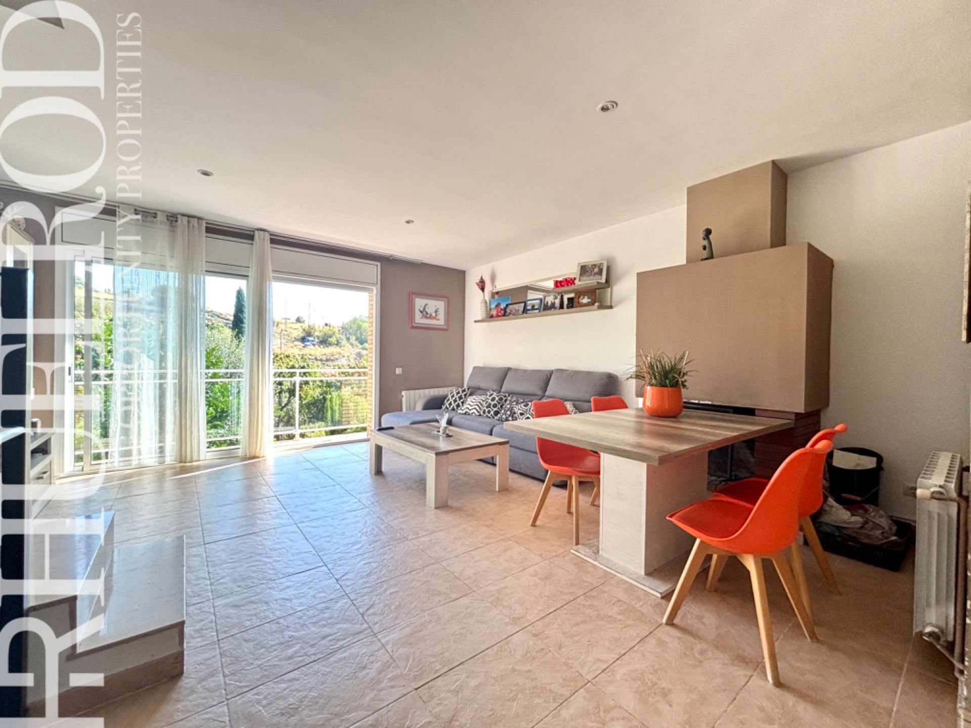 Sala d'estar de Casa o xalet en venda en Tiana amb Calefacció, Jardí privat i Parquet