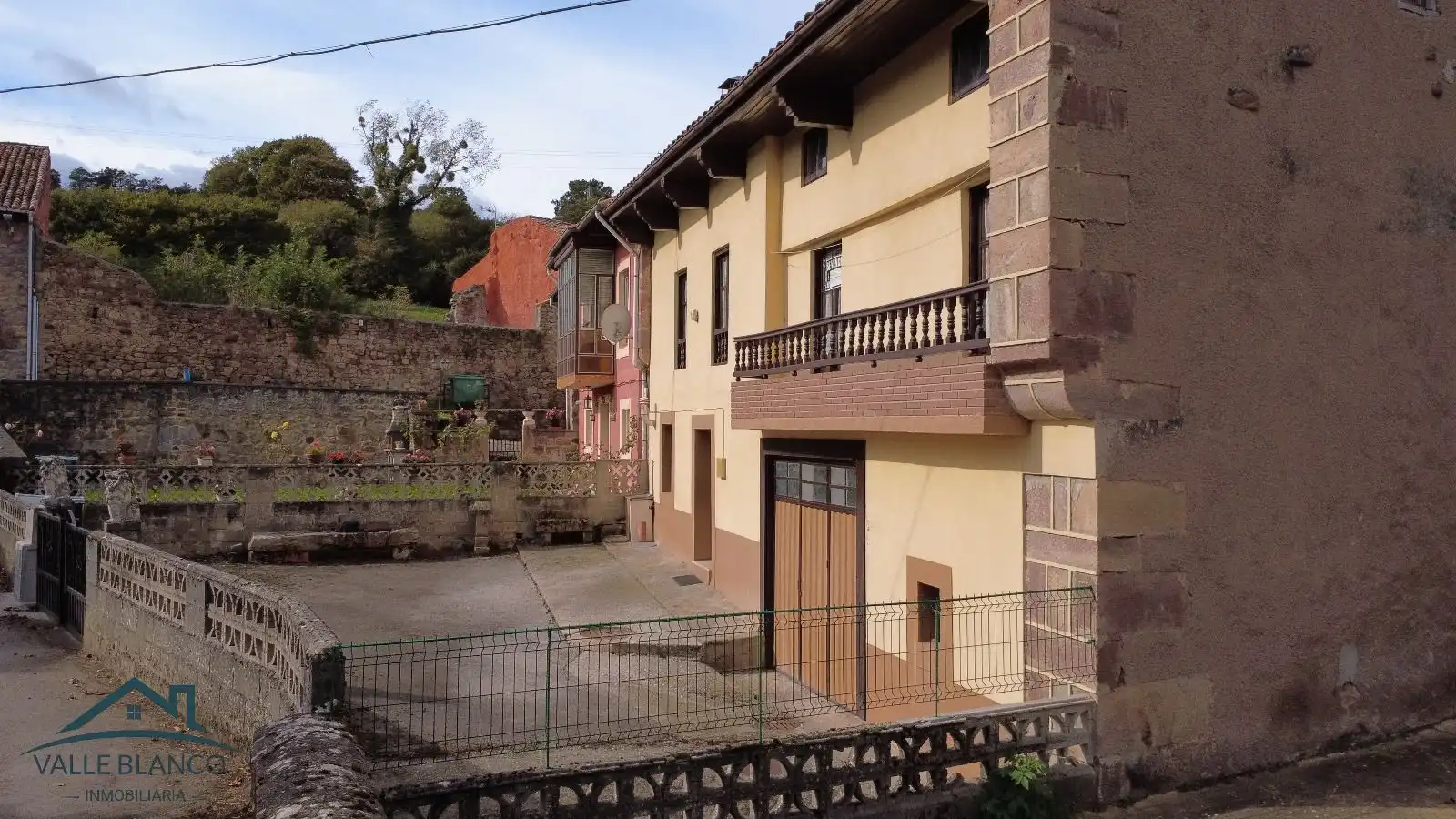 Vista exterior de Casa o xalet en venda en Pesquera