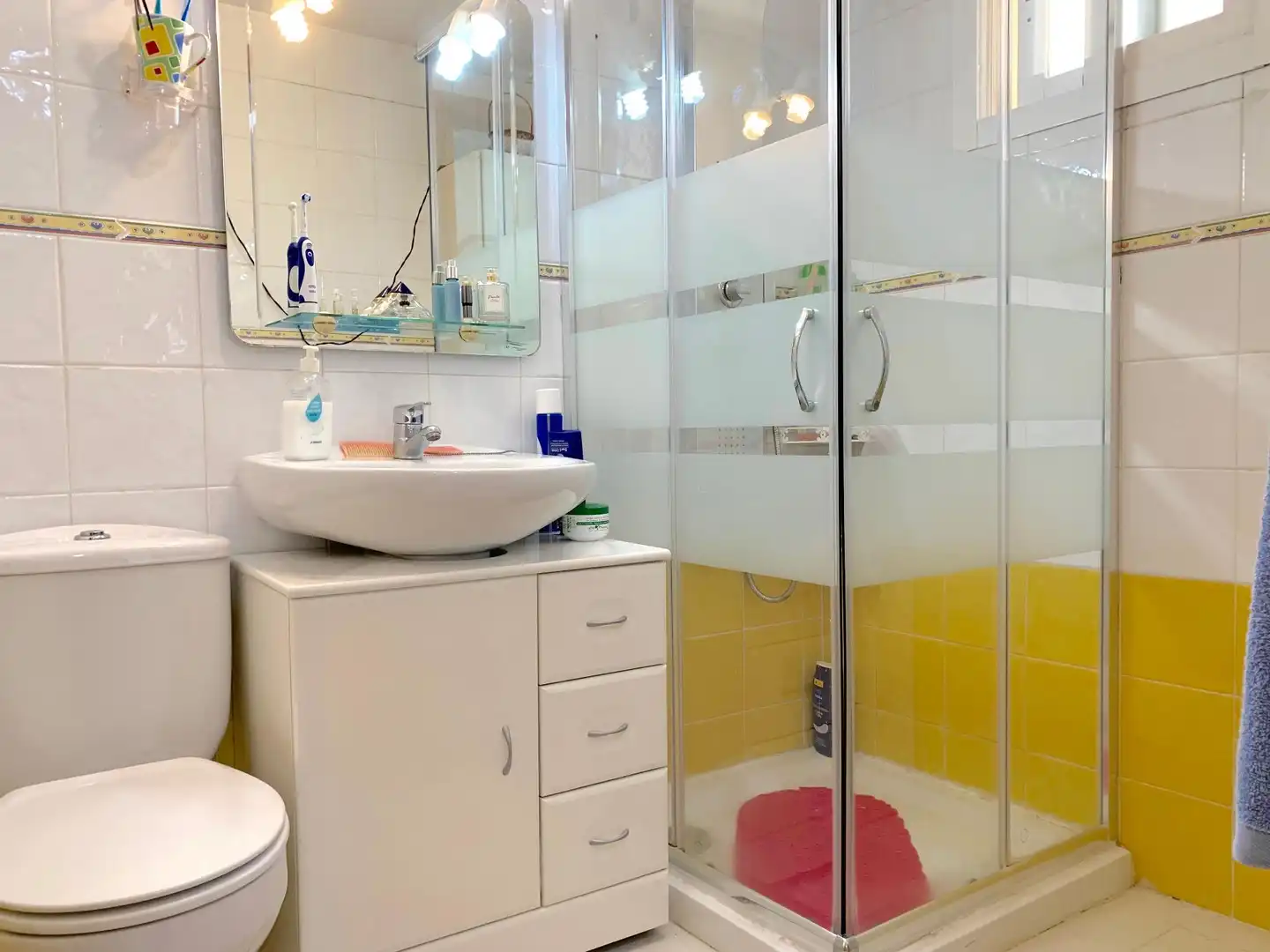 Badezimmer von Dachboden zum Verkauf in Benidorm mit Klimaanlage, Heizung und Terrasse