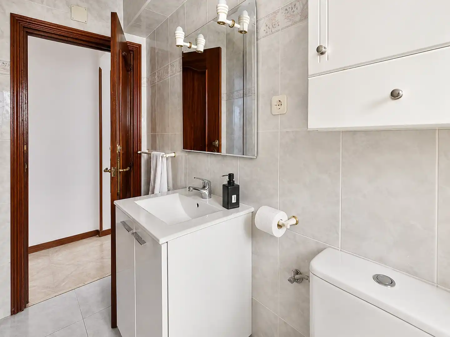 Bany de Apartament en venda en Madrid amb Aire condicionat i Terrassa