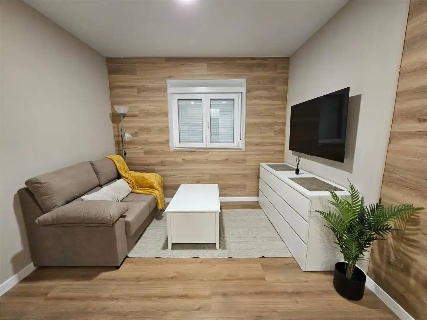 Living room of Flat for rent in Elda  with Air Conditioner, Parquet flooring and Furnished