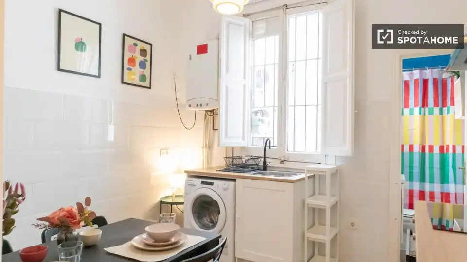 Cocina de Piso para compartir en Madrid con Aire acondicionado, Calefacción y Terraza