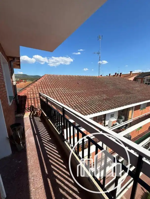 Vista exterior de Piso en venta en Medina de Pomar con Calefacción