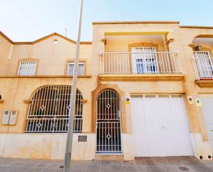 Vista exterior de Casa adosada en venda en El Ejido amb Terrassa