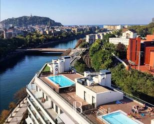 Piscina de Pis en venda en Donostia - San Sebastián  amb Terrassa i Piscina