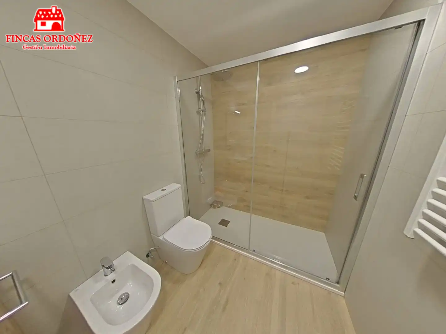 Badezimmer von Wohnung zum Verkauf in Sant Andreu de la Barca mit Klimaanlage, Heizung und Balkon