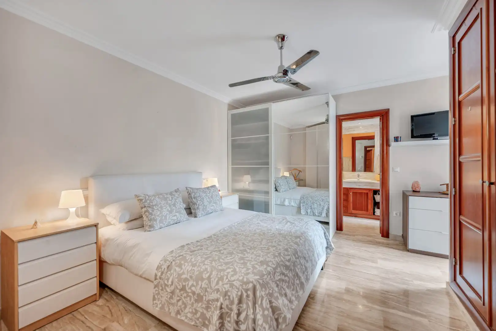 Casa pareada con piscina en venta en Calahonda, imagen 11