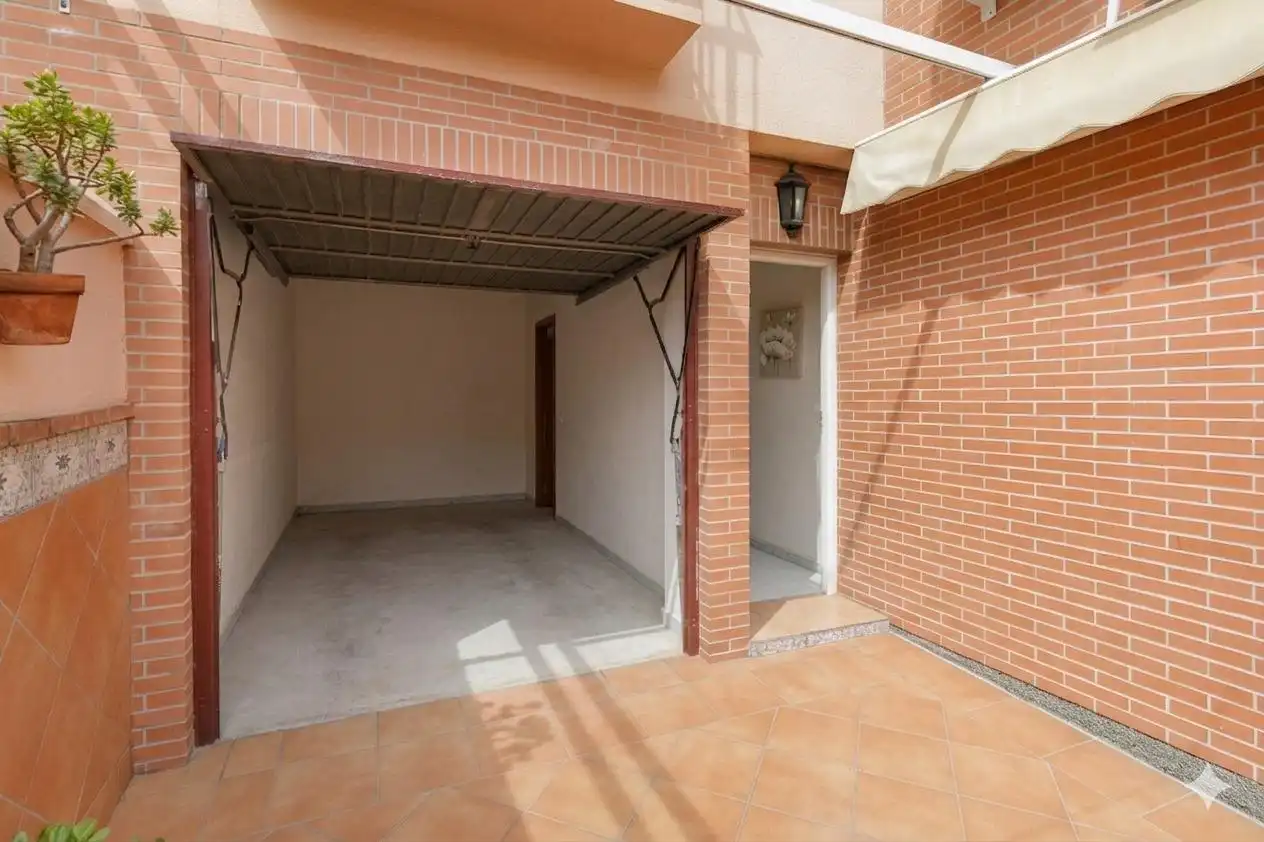 Casa adosada en venda a Angustias - Chana - Encina