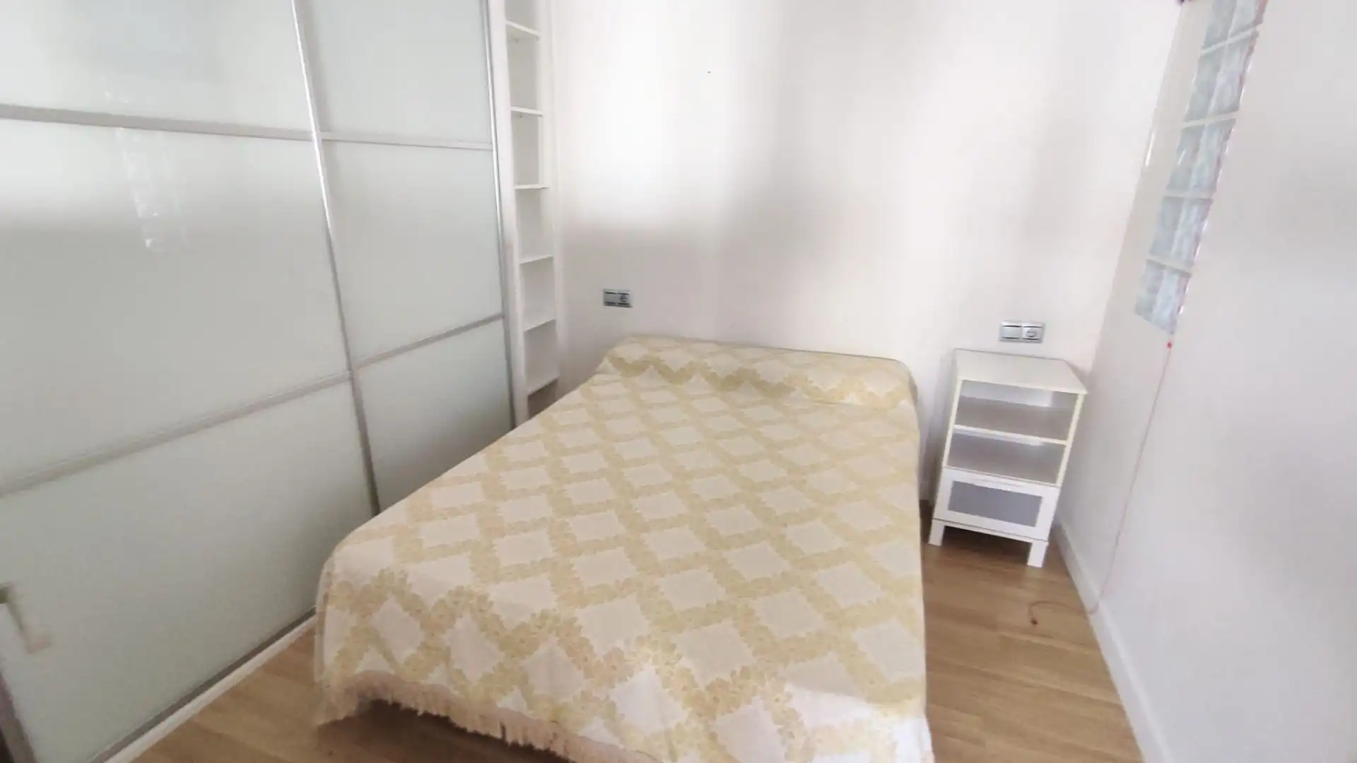 Schlafzimmer von Dachboden zur Miete in Málaga mit Klimaanlage, Heizung und Terrasse