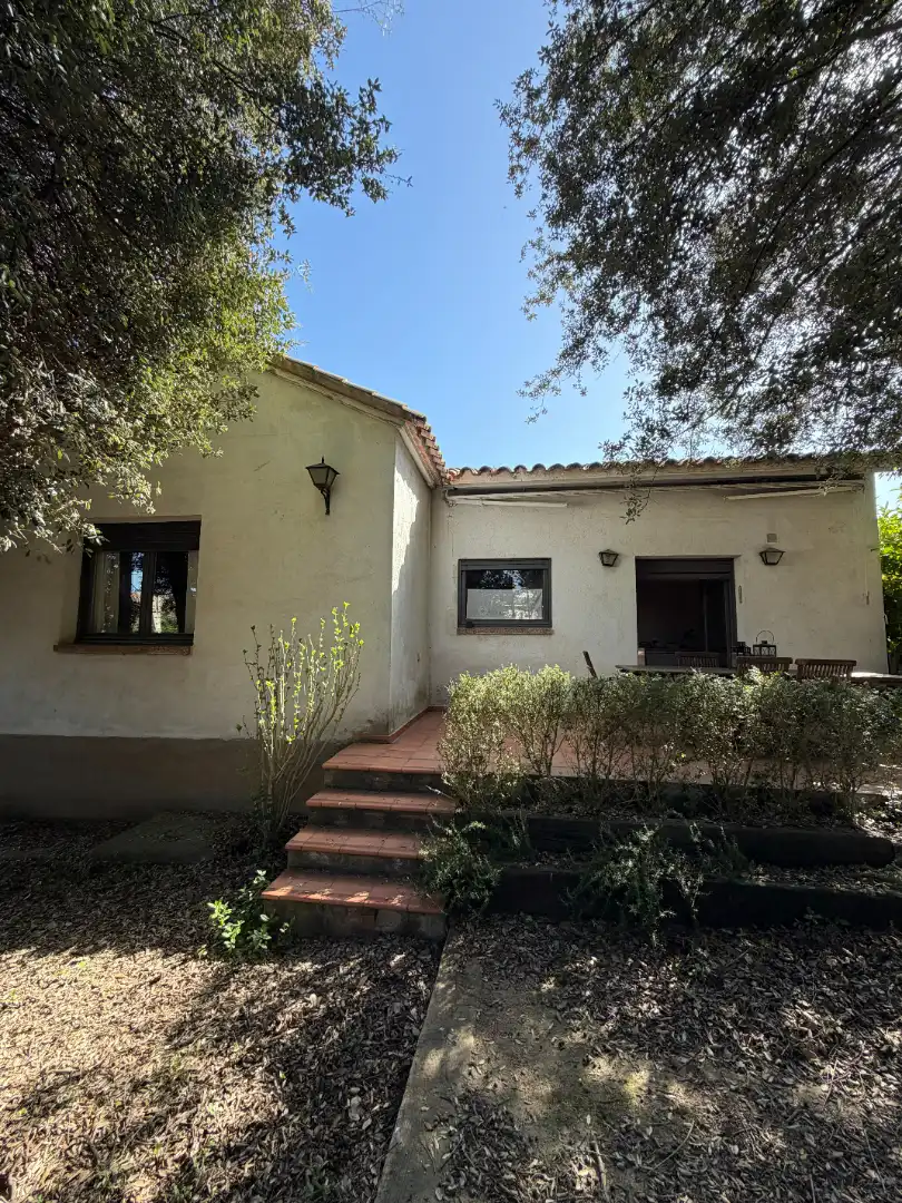 Vista exterior de Casa o xalet en venda en Sant Cugat del Vallès amb Calefacció, Jardí privat i Terrassa