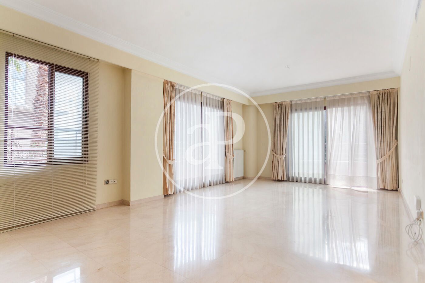 Living room of Flat for sale in  Valencia Capital  with Air Conditioner, Heating and Balcony