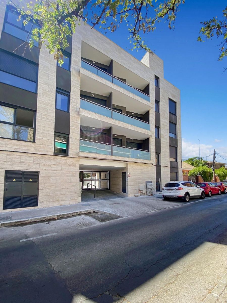 Vista exterior de Pis de lloguer en  Madrid Capital amb Moblat i Piscina comunitària