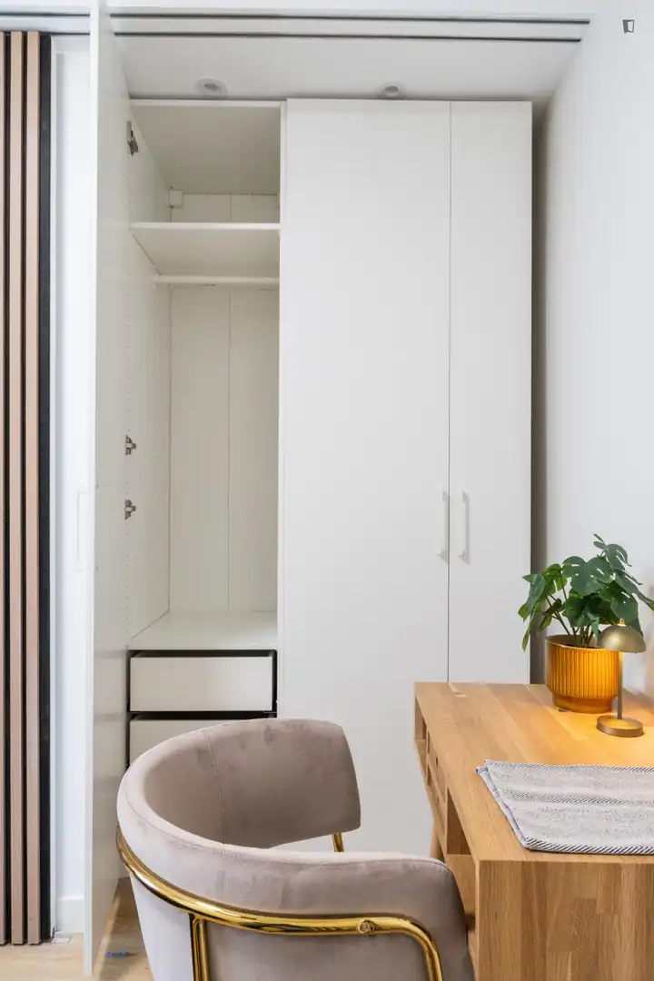 Dormitori de Apartament per a compartir en Madrid amb Calefacció, Moblat i Forn