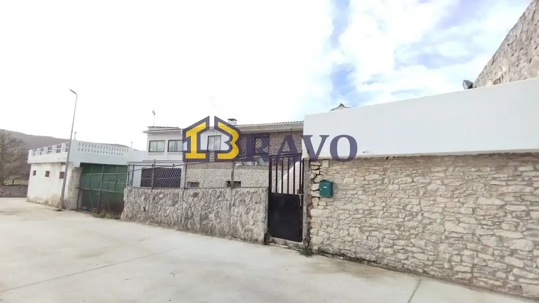 Casa con terrazza in vendita a Valle de Losa