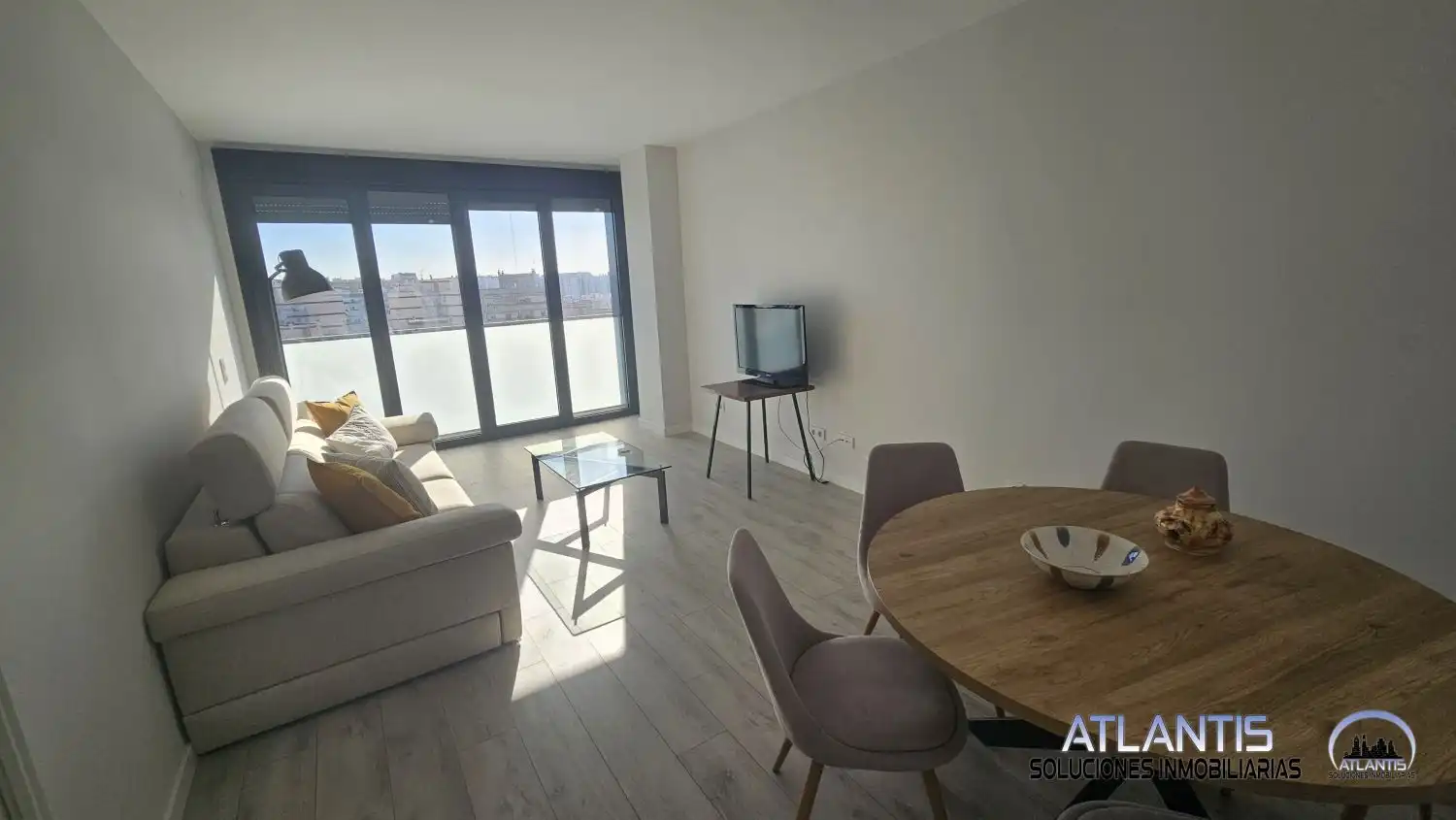 Living room of Flat for sale in Sevilla  with Air Conditioner, Heating and Community pool