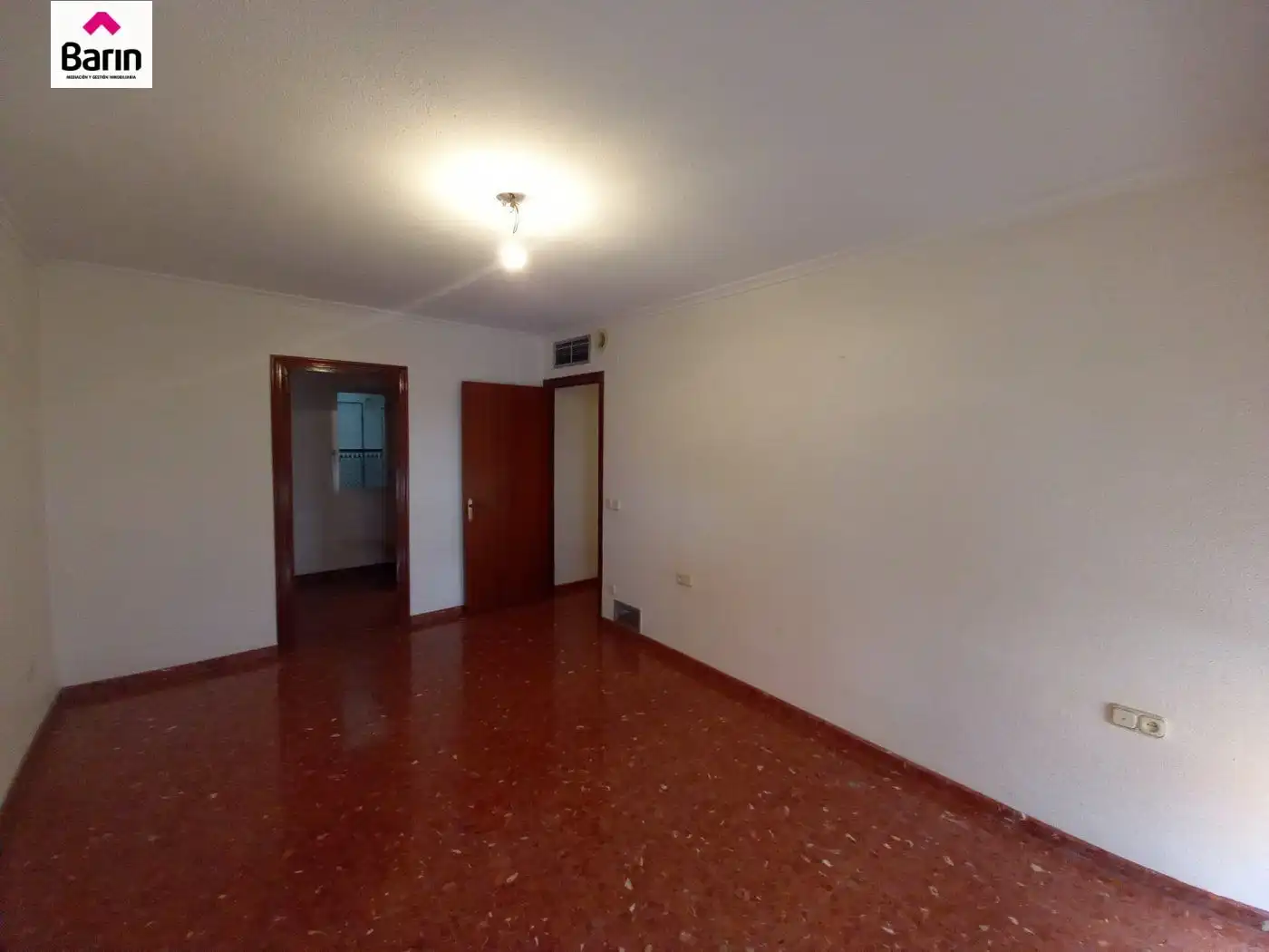 Wohnung zum Verkauf in Córdoba mit Klimaanlage, Terrasse und Abstellraum