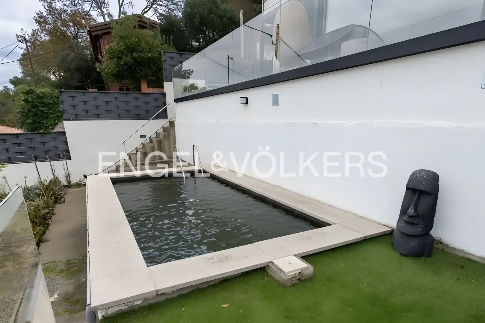 Swimming pool of Houses for sale in Sant Cugat del Vallès  with Air Conditioner, Heating and Private garden
