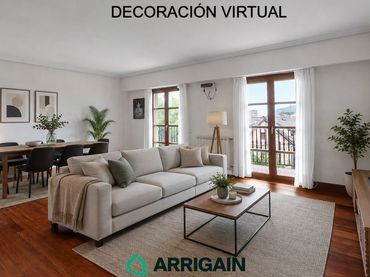 Casa amb balcó en venda a Tolaregoia 19