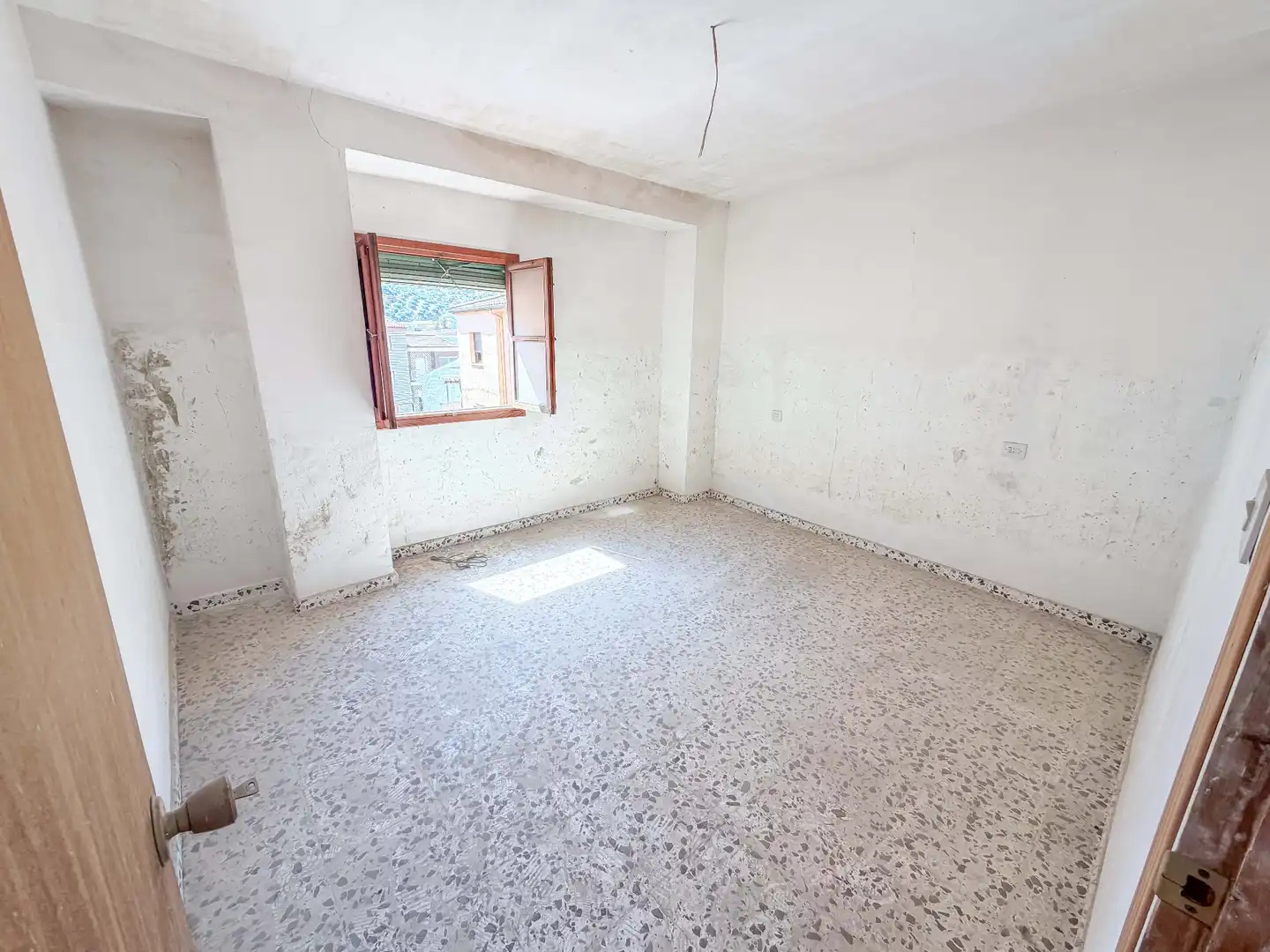 Country house zum Verkauf in Loja mit Balkon