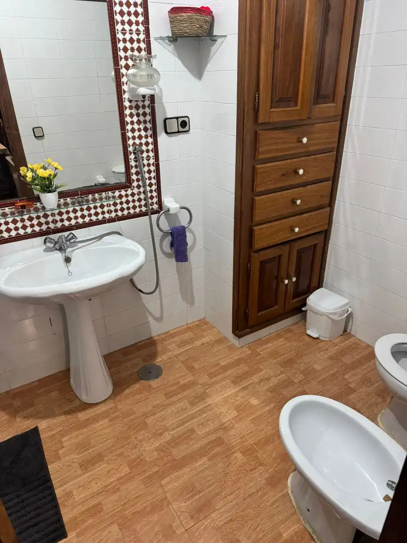 Baño de Casa adosada en venta en Dos Hermanas con Aire acondicionado, Terraza y Amueblado