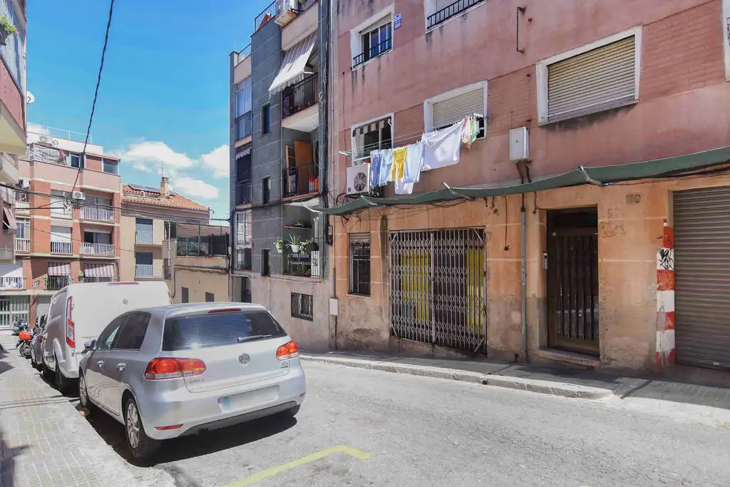 Außenansicht von Wohnung zum Verkauf in Santa Coloma de Gramenet