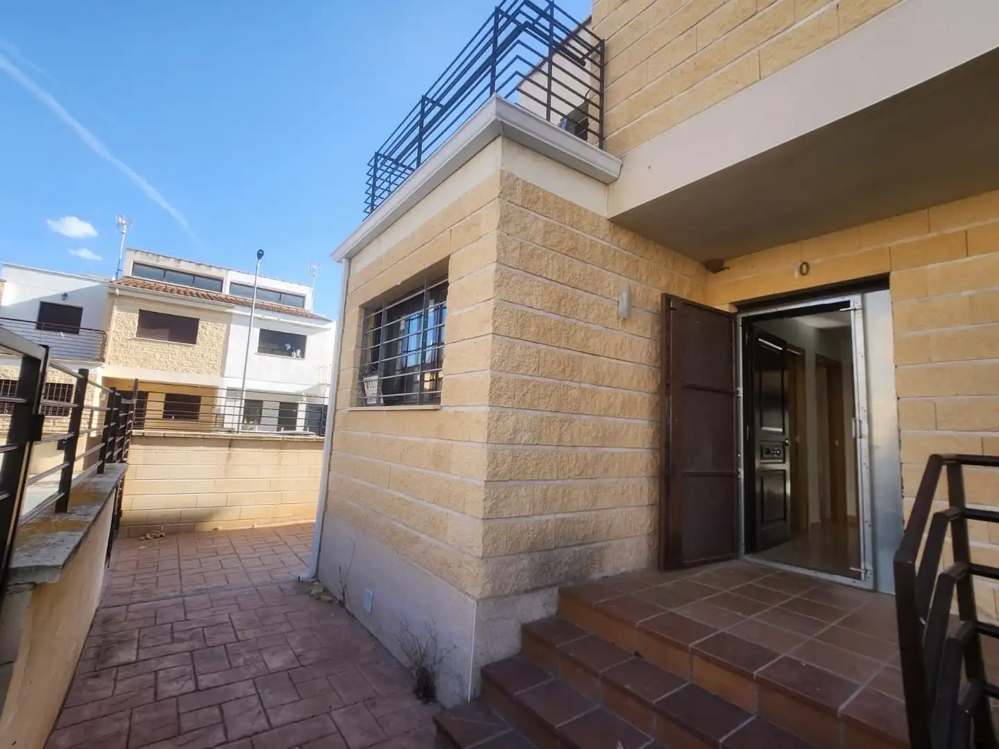Vista exterior de Casa o xalet en venda en Noez amb Terrassa i Traster