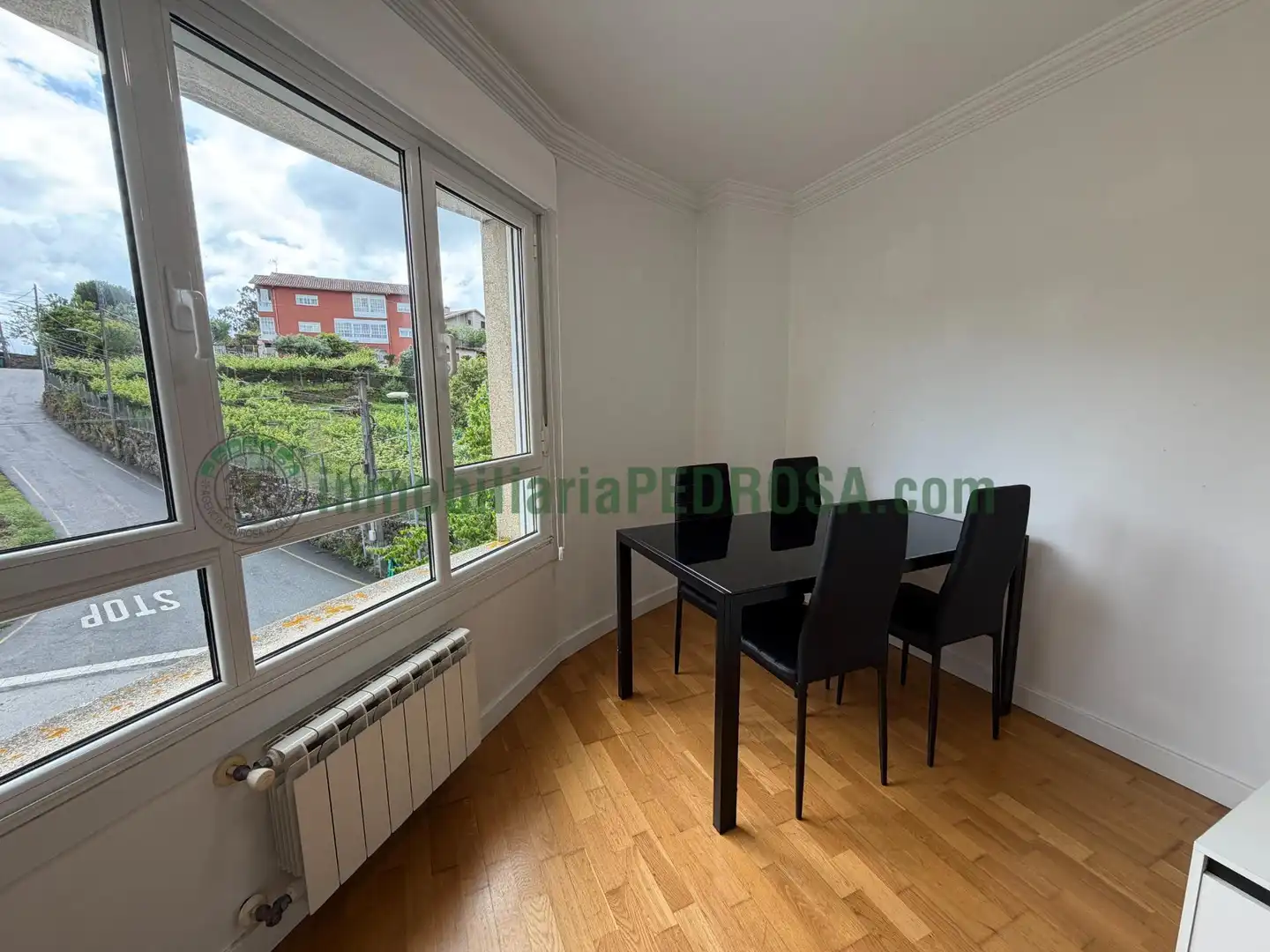 Vista exterior de Apartament en venda en Poio amb Calefacció