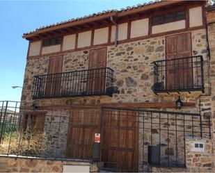 Vista exterior de Casa o xalet de lloguer en La Serna del Monte amb Terrassa