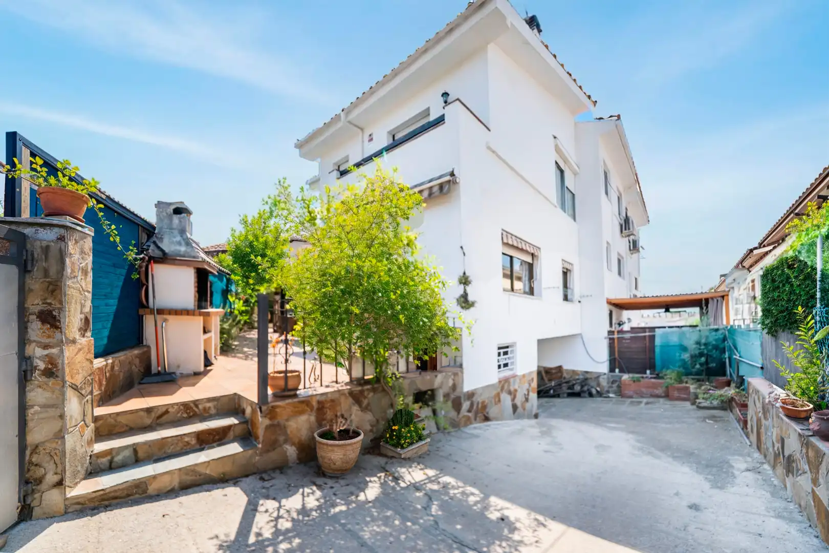 Vista exterior de Casa o chalet en venta en Santa Perpètua de Mogoda con Calefacción, Terraza y Trastero