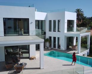 Vista exterior de Casa o xalet en venda en Marbella amb Terrassa