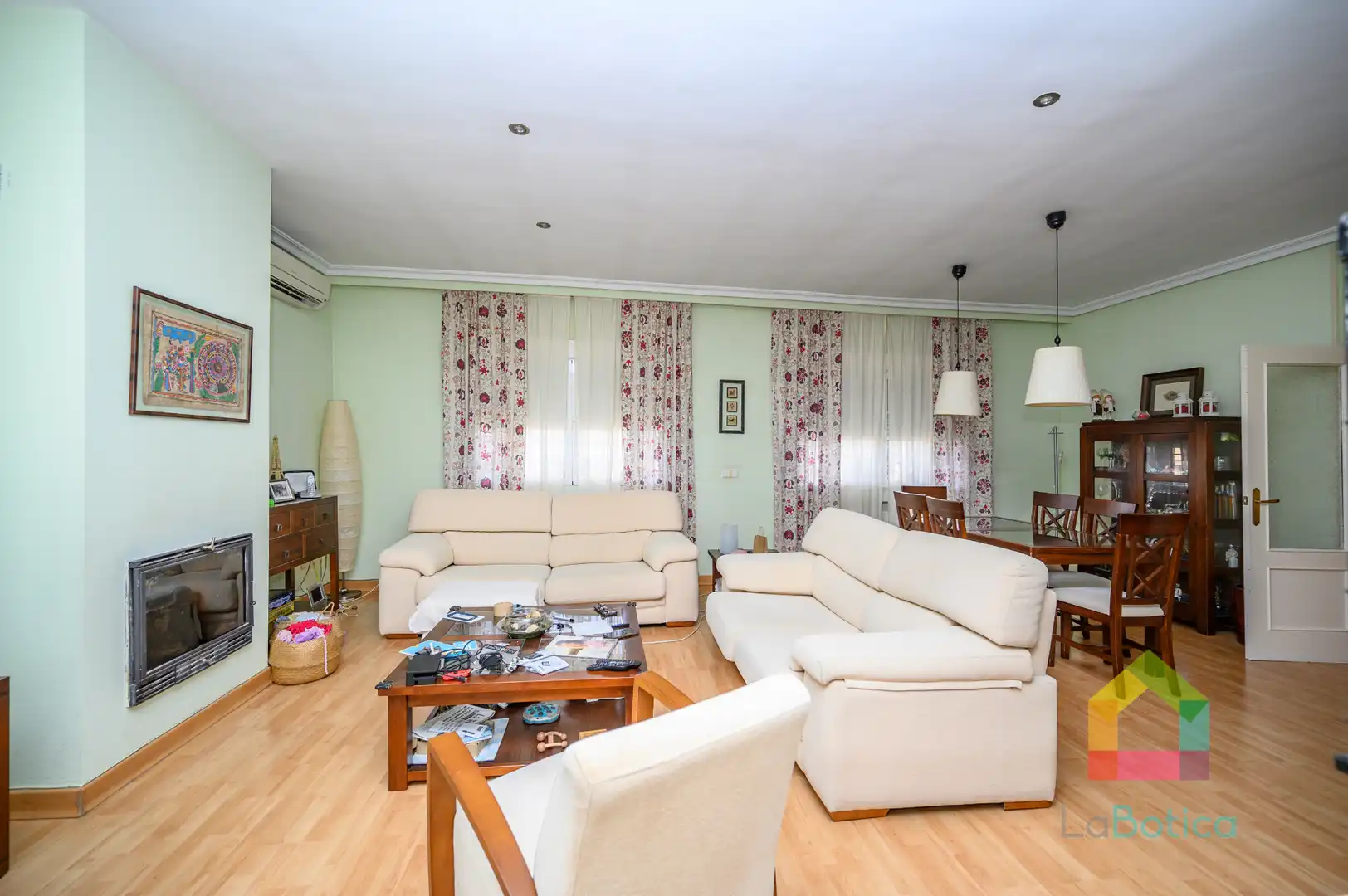 Sala d'estar de Casa o xalet en venda en Cobisa amb Aire condicionat, Calefacció i Jardí privat
