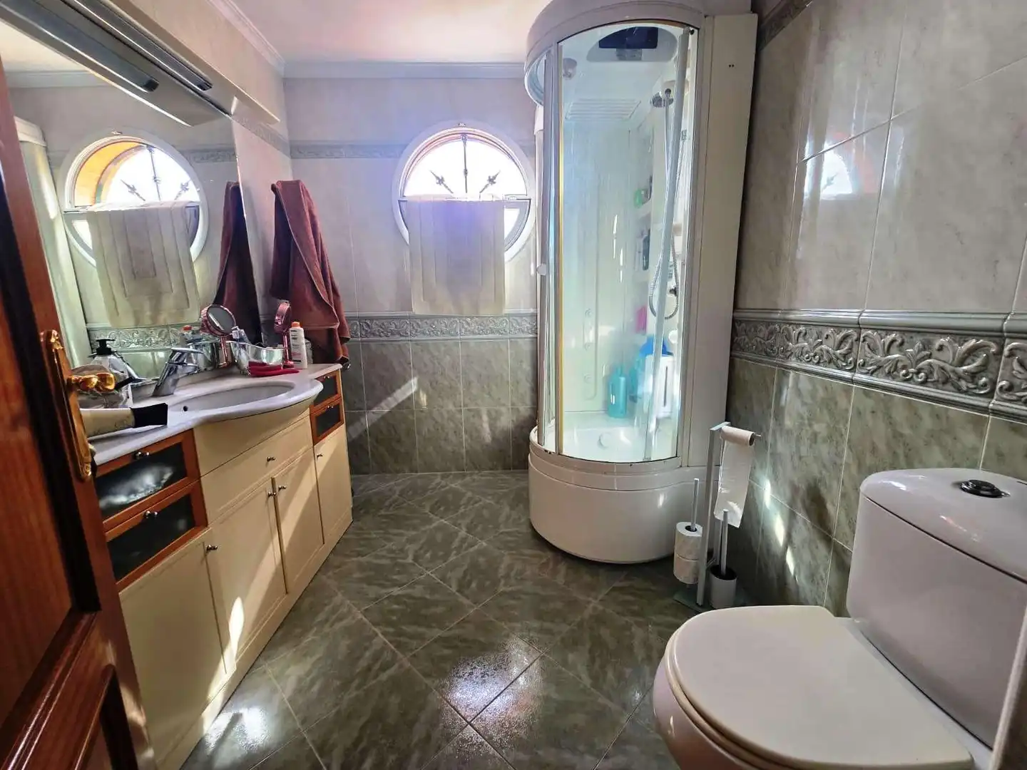 Bany de Casa o xalet en venda en Bormujos amb Aire condicionat i Piscina