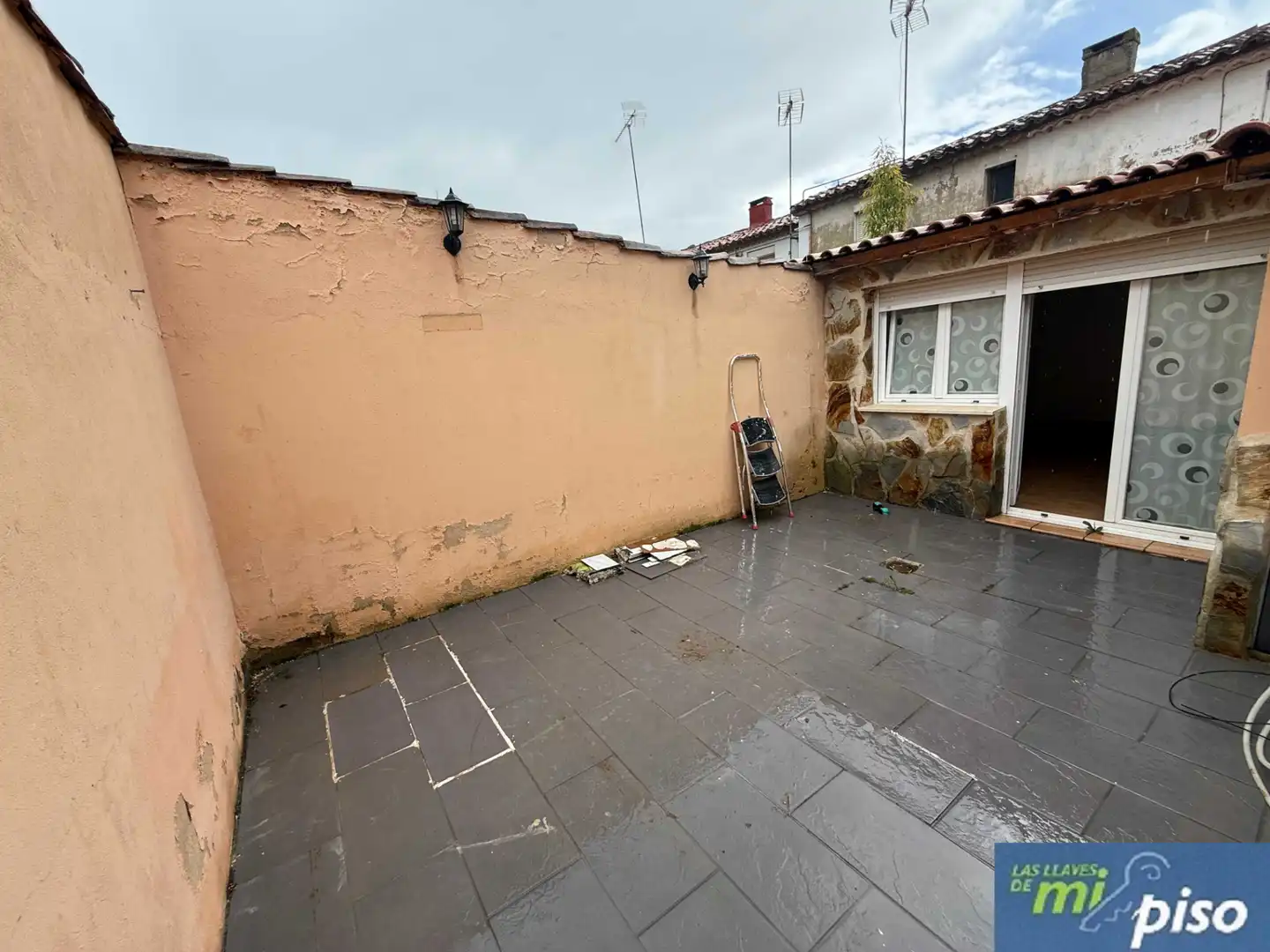Terrassa de Casa adosada en venda en Cabezón de Pisuerga amb Calefacció, Jardí privat i Parquet