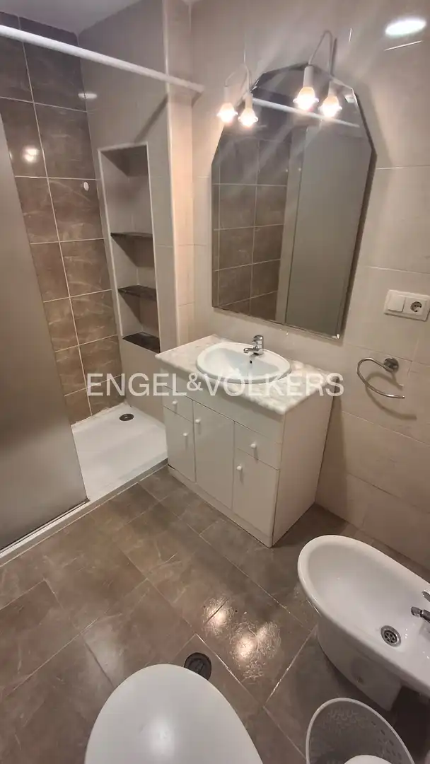 Bathroom of Flat for rent in Valencia  with Heating, Furnished and Balcony