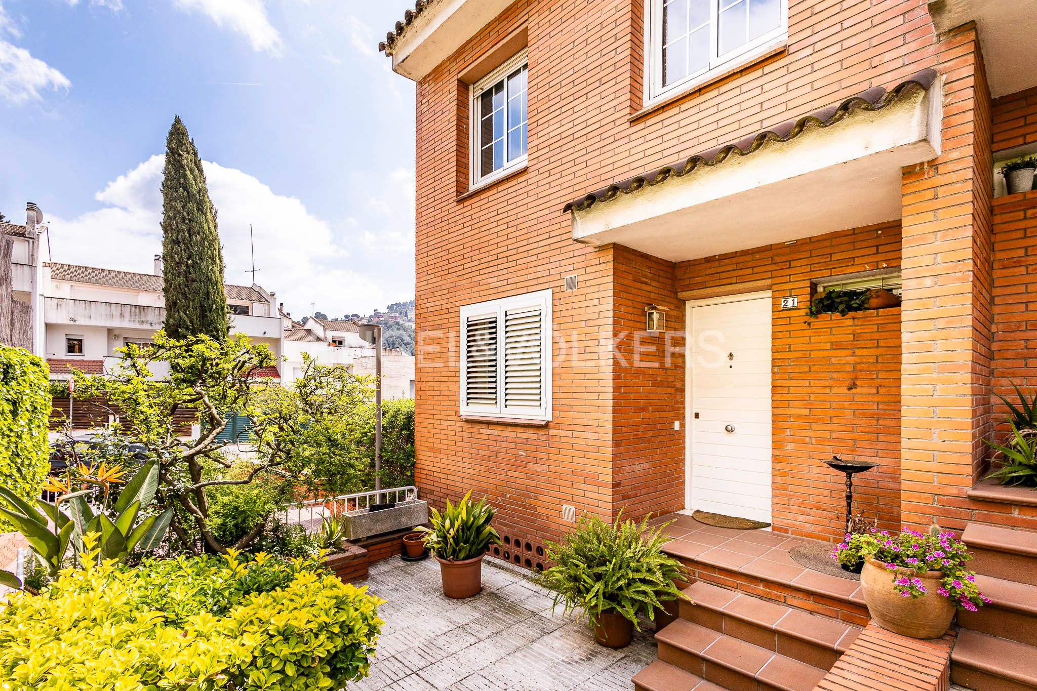 Vista exterior de Casa o xalet en venda en Corbera de Llobregat amb Aire condicionat, Calefacció i Jardí privat