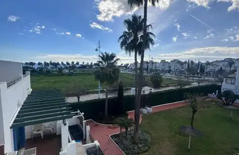 Außenansicht von Einfamilien-Reihenhaus zum Verkauf in Marbella mit Terrasse
