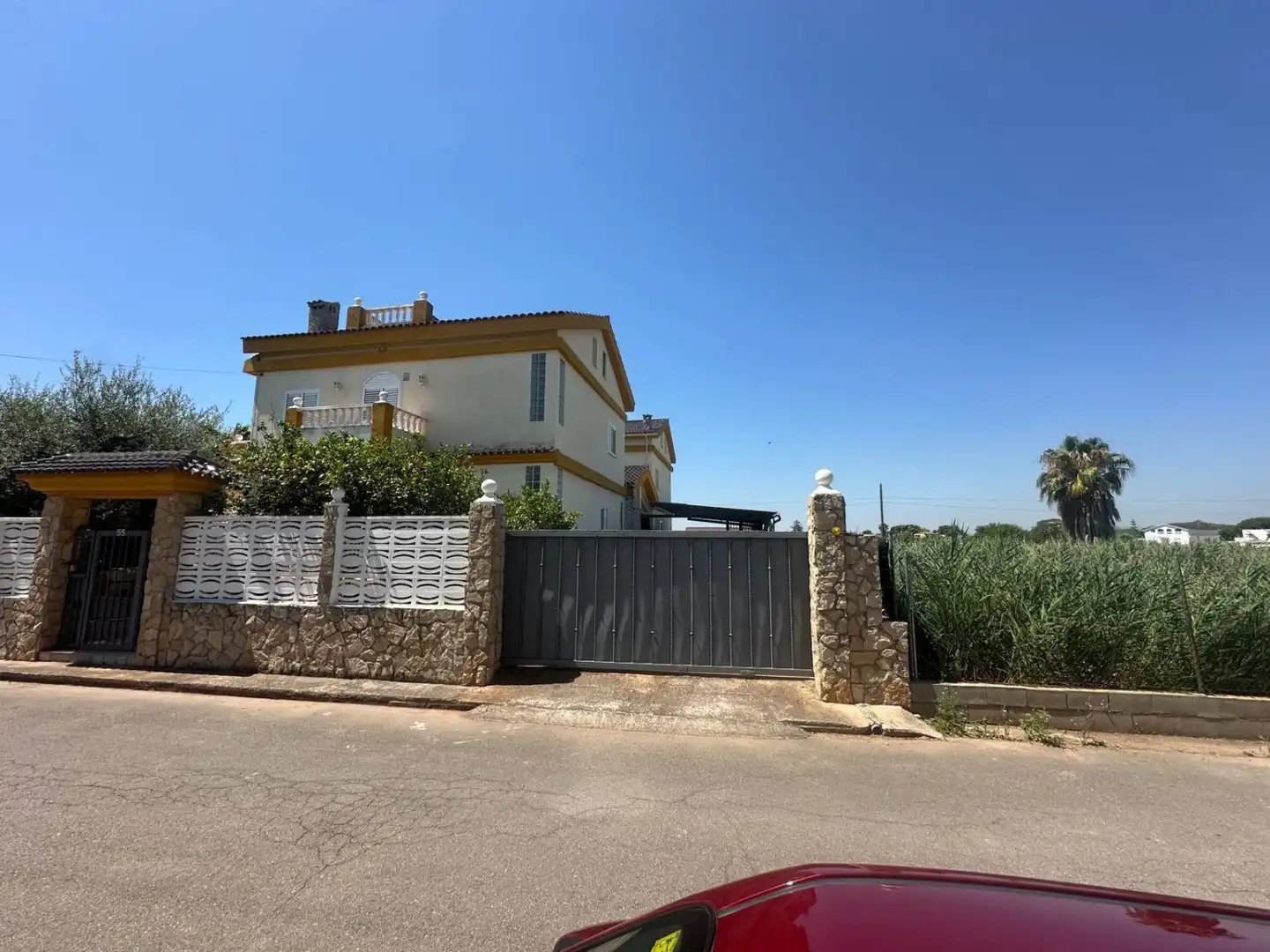 Vista exterior de Casa adosada en venda en Castellón de la Plana / Castelló de la Plana amb Aire condicionat, Calefacció i Terrassa