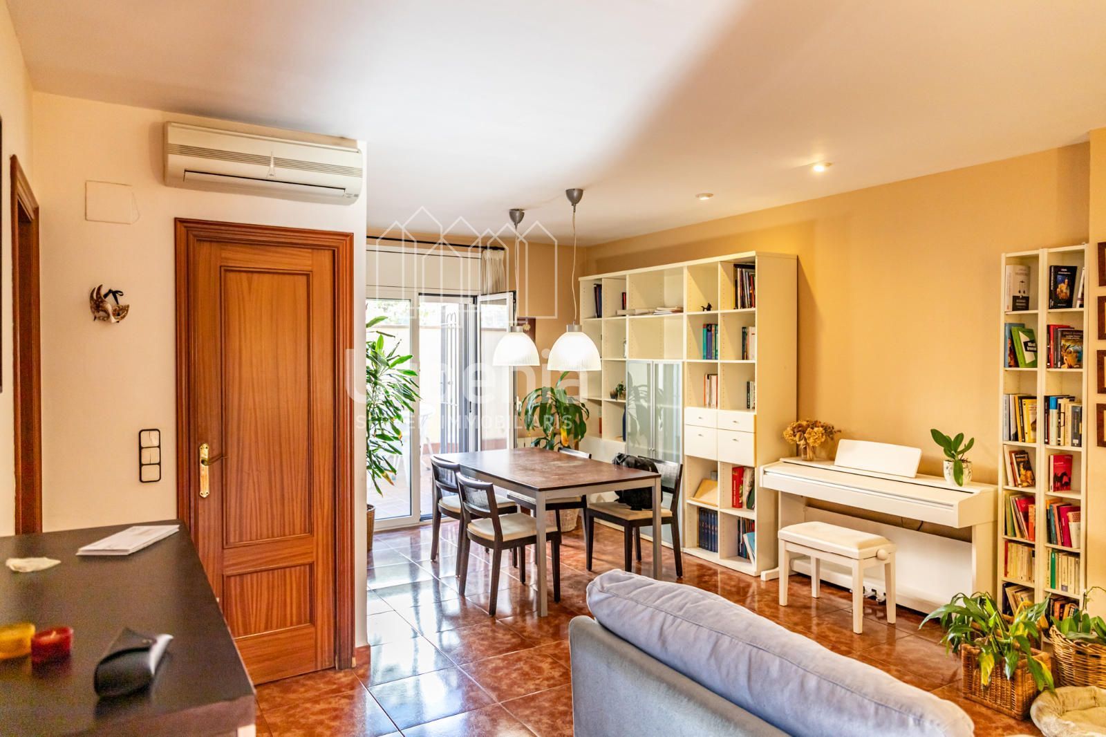 Sala d'estar de Casa o xalet en venda en Cabrils amb Aire condicionat, Calefacció i Terrassa