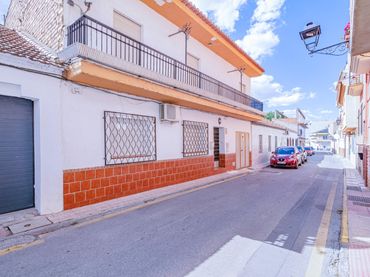 Casa amb jardí en venda a Calle SANTA BARBARA
