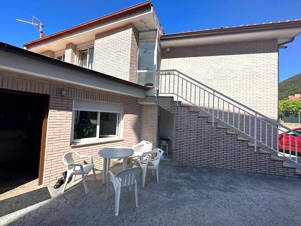 Vista exterior de Casa o xalet en venda en Noja amb Calefacció, Terrassa i Traster