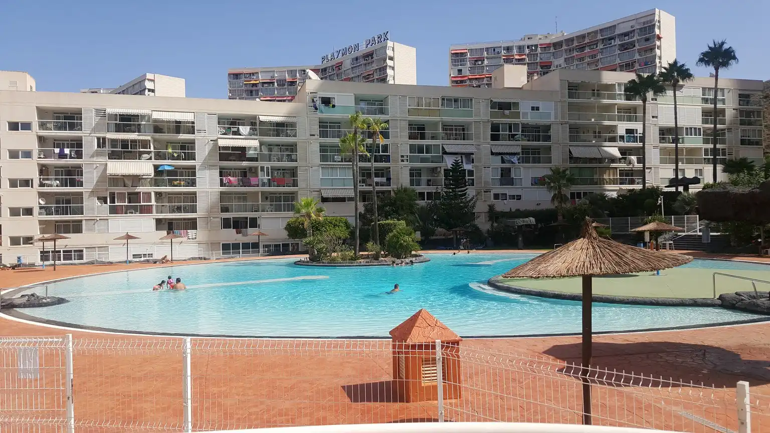Apartament amb piscina en venda a Calle de Londres