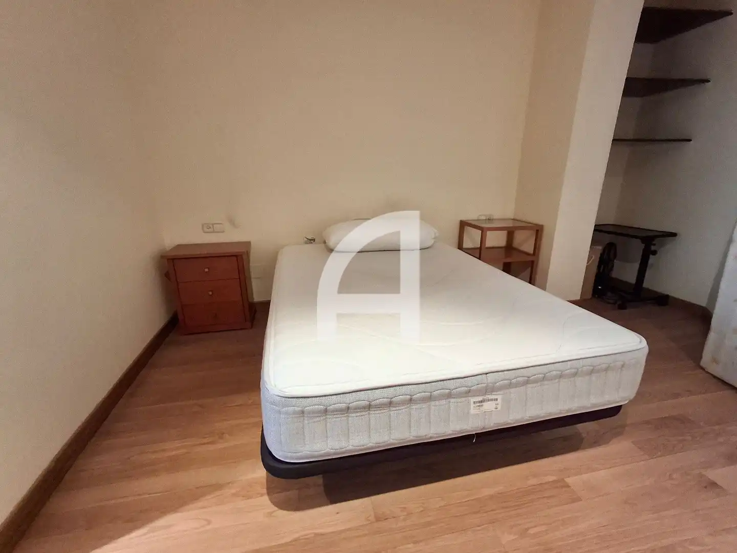 Dormitori de Pis de lloguer en Vigo  amb Calefacció, Parquet i Moblat