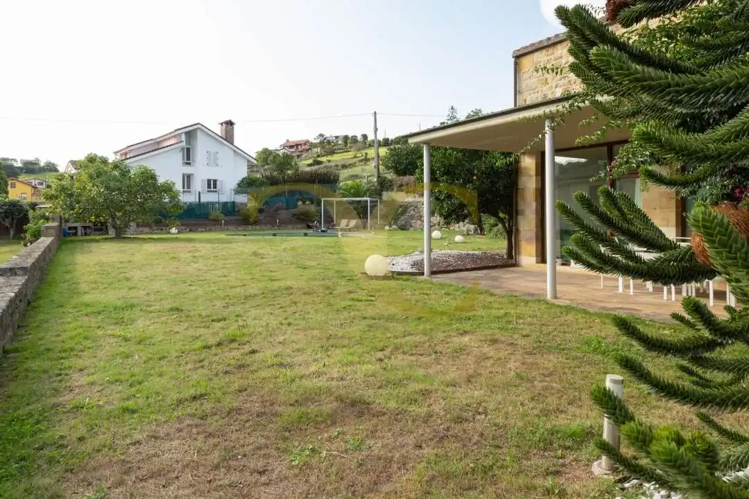 Jardín de Casa o chalet en venta en Santa Cruz de Bezana con Aire acondicionado, Calefacción y Jardín privado