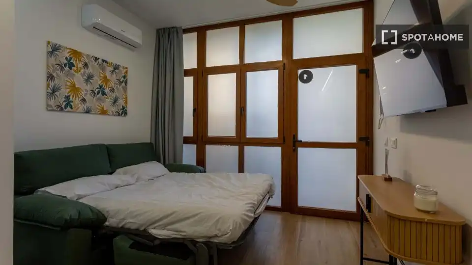 Bedroom of Flat for rent in Valencia  with Air Conditioner, Heating and Furnished